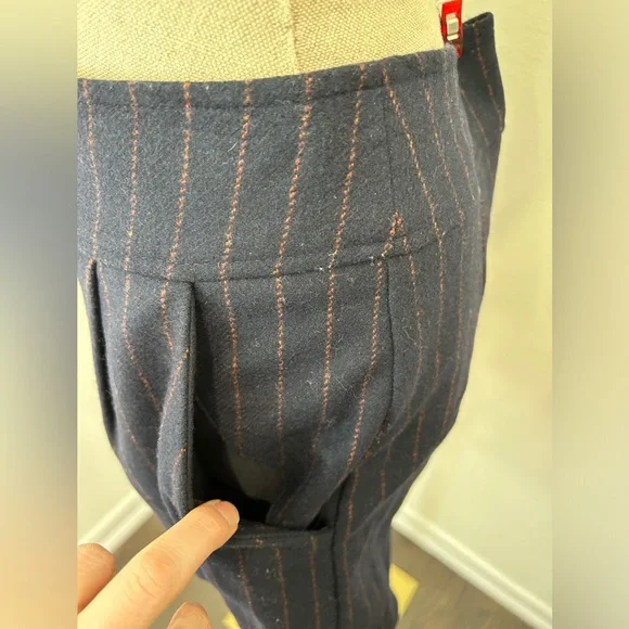 VERONICA BEARD
Haina Pinstripe Wool Blend Shorts - Picture 9 of 11